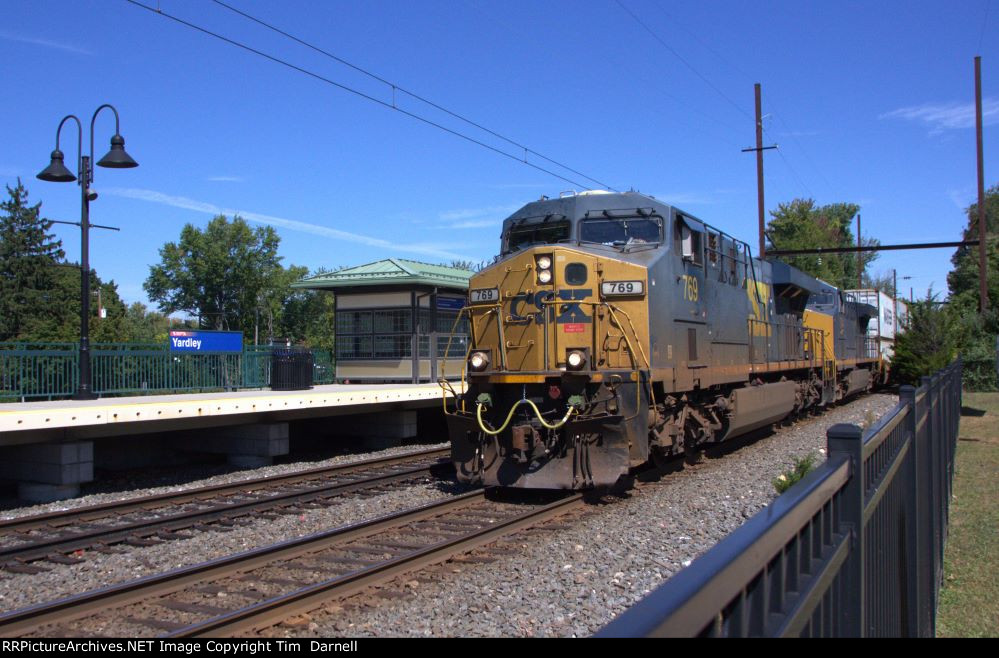 CSX 769 leads I158